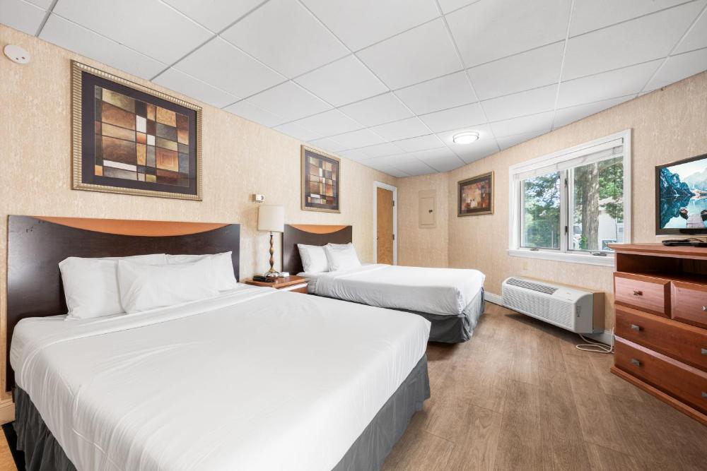 Luxury Two Queen Beds  with Spa Bath interior