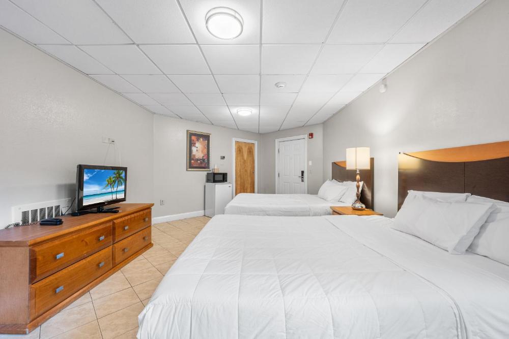 Deluxe Double Room with Two Double Beds interior